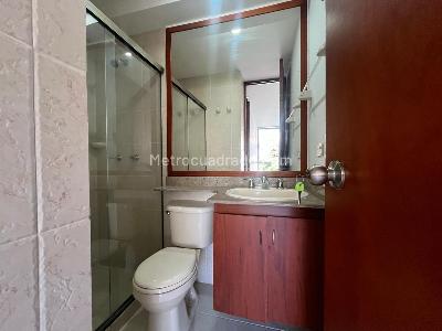 Apartamento de 3 alcobas en venta en El Poblado, Medellín, 130 m² · foto 12 de 13