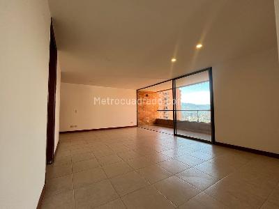 Apartamento de 3 alcobas en venta en El Poblado, Medellín, 130 m² · foto 2 de 13