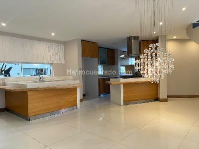Casa de 3 alcobas en arriendo en Envigado, Envigado, 380 m² · foto 2 de 19