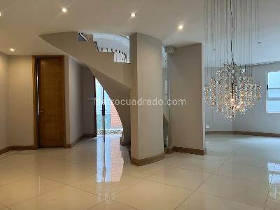 Casa de 3 alcobas en arriendo en Envigado, Envigado, 380 m² · foto 4 de 19