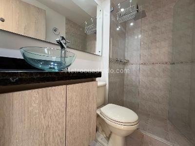 Apartamento de 3 alcobas en arriendo en Castropol, Medellín, 63 m² · foto 12 de 13