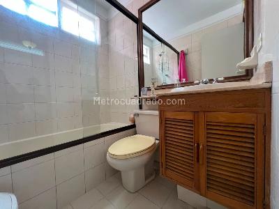 Casa de 3 alcobas en venta en El Poblado, Medellín, 198 m² · foto 14 de 17