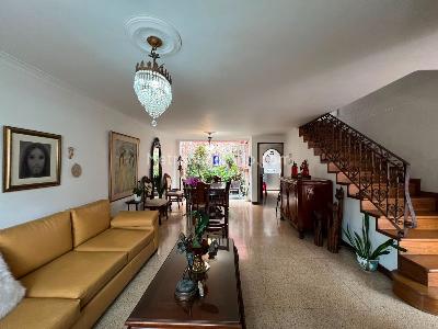 Casa de 3 alcobas en venta en El Poblado, Medellín, 198 m² · foto 2 de 17