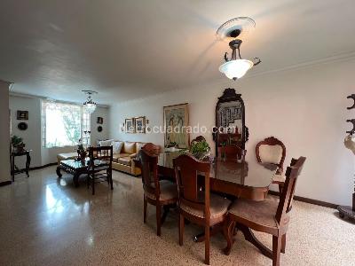 Casa de 3 alcobas en venta en El Poblado, Medellín, 198 m² · foto 4 de 17
