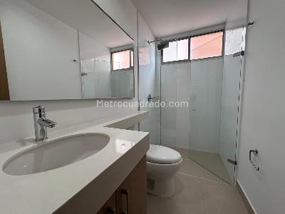 Apartamento de 2 alcobas en venta en El Poblado, Medellín, 115 m² · foto 17 de 18
