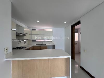 Apartamento de 2 alcobas en venta en El Poblado, Medellín, 115 m² · foto 6 de 18