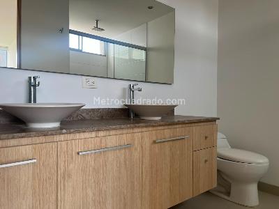 Apartamento de 3 alcobas en venta en El Poblado, Medellín, 94 m² · foto 13 de 15