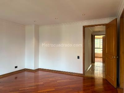 Apartamento de 3 alcobas en arriendo en El Poblado, Medellín, 211 m² · foto 13 de 18