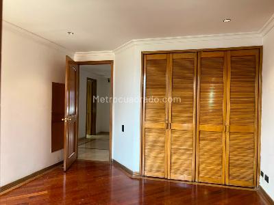 Apartamento de 3 alcobas en arriendo en El Poblado, Medellín, 211 m² · foto 15 de 18