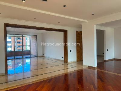 Apartamento de 3 alcobas en arriendo en El Poblado, Medellín, 211 m² · foto 7 de 18