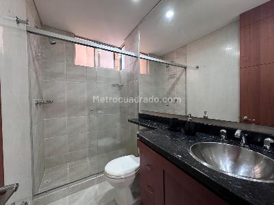 Apartamento de 2 alcobas en venta en El Poblado, Medellín, 135 m² · foto 18 de 20
