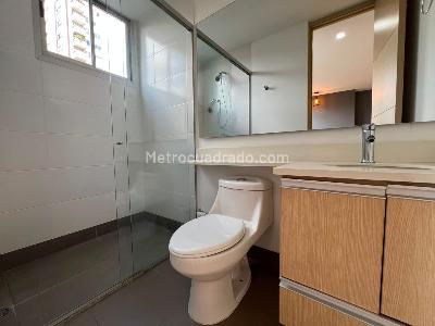 Apartamento de 2 alcobas en arriendo en El Poblado, Medellín, 110 m² · foto 14 de 17