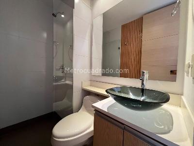 Apartamento de 2 alcobas en arriendo en El Poblado, Medellín, 110 m² · foto 16 de 17