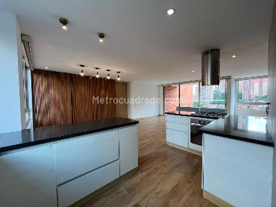Apartamento de 2 alcobas en arriendo en El Poblado, Medellín, 110 m² · foto 6 de 17