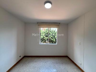 Apartamento de 3 alcobas en arriendo en Castropol, Medellín, 137 m² · foto 12 de 17