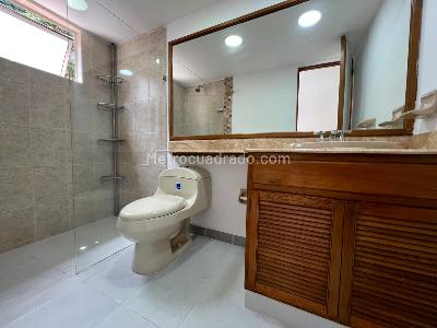 Apartamento de 3 alcobas en arriendo en Castropol, Medellín, 137 m² · foto 15 de 17