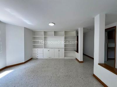 Apartamento de 3 alcobas en arriendo en Castropol, Medellín, 137 m² · foto 3 de 17