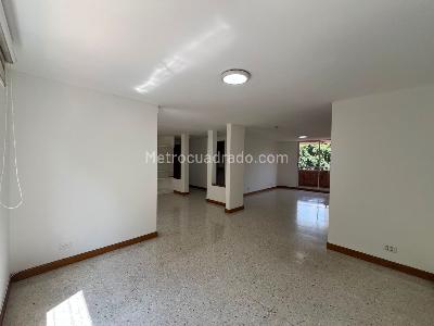 Apartamento de 3 alcobas en arriendo en Castropol, Medellín, 137 m² · foto 4 de 17