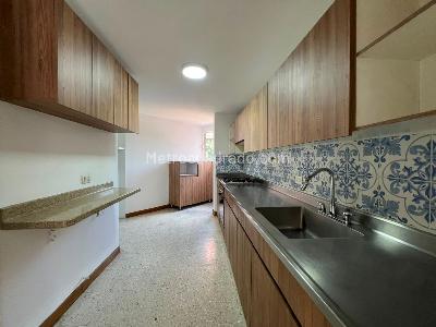 Apartamento de 3 alcobas en arriendo en Castropol, Medellín, 137 m² · foto 6 de 17