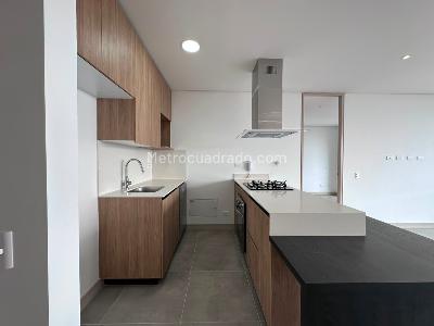 Apartamento de 2 alcobas en arriendo en Los Balsos, Medellín, 95 m² · foto 8 de 18