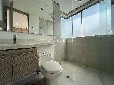 Apartamento de 2 alcobas en arriendo en El Poblado, Medellín, 128 m² · foto 14 de 17