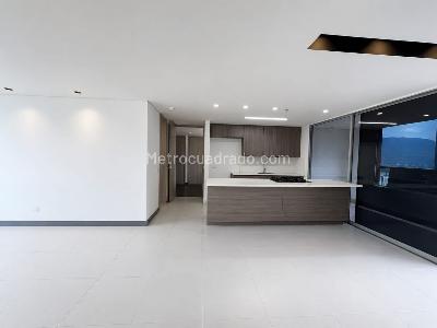 Apartamento de 2 alcobas en arriendo en El Poblado, Medellín, 128 m² · foto 3 de 17