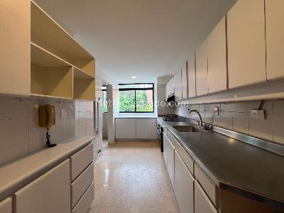 Apartamento en venta en El Poblado, Medellín · foto 4 de 18
