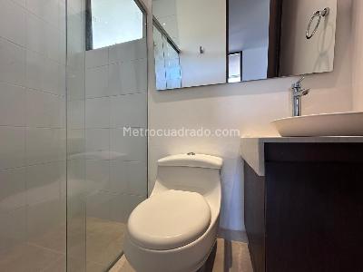 Apartamento de 3 alcobas en venta en El Poblado, Medellín, 130 m² · foto 17 de 19