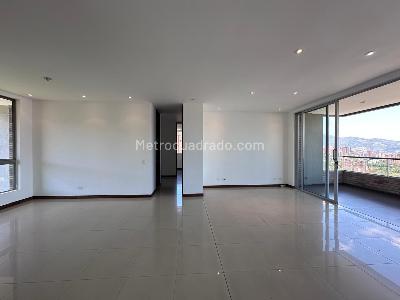 Apartamento de 3 alcobas en venta en El Poblado, Medellín, 130 m² · foto 2 de 19