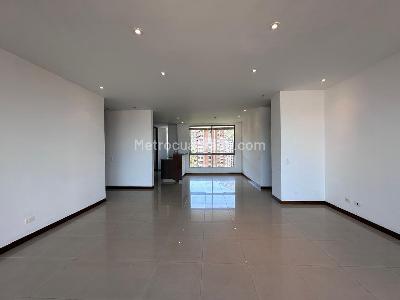 Apartamento de 3 alcobas en venta en El Poblado, Medellín, 130 m² · foto 3 de 19