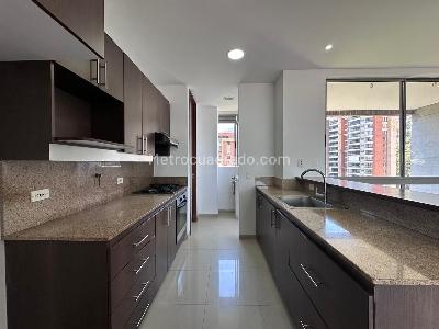 Apartamento de 3 alcobas en venta en El Poblado, Medellín, 130 m² · foto 7 de 19