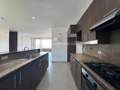 Apartamento de 3 alcobas en venta en El Poblado, Medellín, 130 m² · foto 8 de 19
