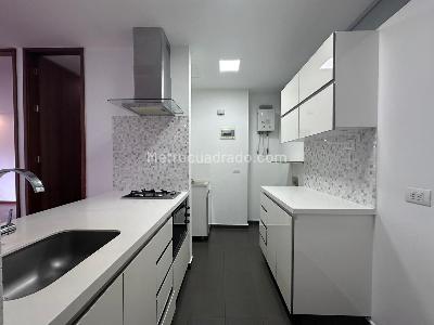 Apartamento de 1 alcoba en arriendo en El Tesoro, Medellín, 56 m² · foto 6 de 13