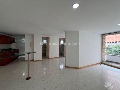 Apartamento en venta en El Poblado, Medellín · foto 3 de 10