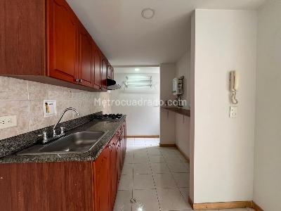 Apartamento en venta en El Poblado, Medellín · foto 6 de 10