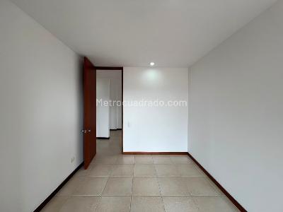 Apartamento de 3 alcobas en venta en El Poblado, Medellín, 95 m² · foto 8 de 17