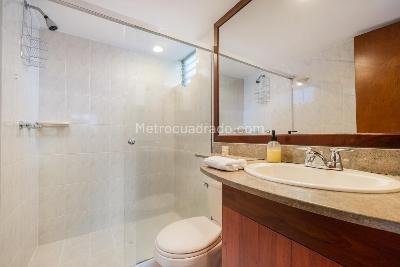 Apartamento de 2 alcobas en venta en El Poblado, Medellín, 73 m² · foto 12 de 13