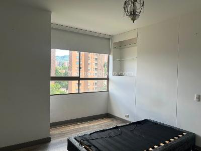 Apartamento de 2 alcobas en venta en El Poblado, Medellín, 142 m² · foto 11 de 15
