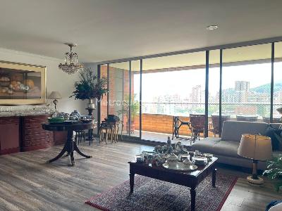Apartamento de 2 alcobas en venta en El Poblado, Medellín, 142 m² · foto 3 de 15