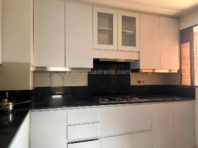 Apartamento de 2 alcobas en venta en El Poblado, Medellín, 142 m² · foto 6 de 15