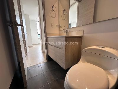 Apartamento de 2 alcobas en venta en El Poblado, Medellín, 61 m² · foto 18 de 19