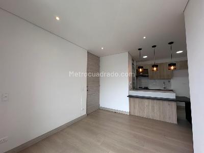 Apartamento de 2 alcobas en venta en El Poblado, Medellín, 61 m² · foto 3 de 19