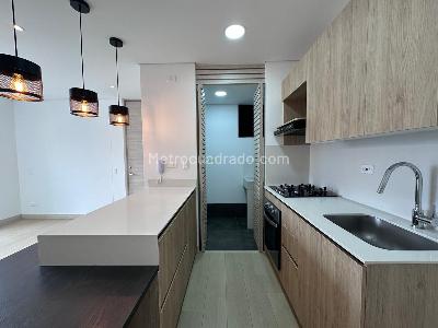 Apartamento de 2 alcobas en venta en El Poblado, Medellín, 61 m² · foto 8 de 19