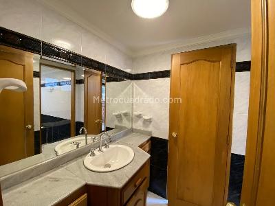 Apartamento de 3 alcobas en venta en El Poblado, Medellín, 254 m² · foto 13 de 16