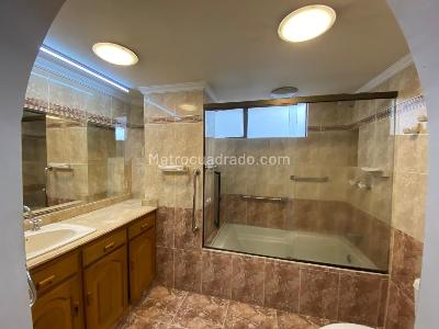 Apartamento de 3 alcobas en venta en El Poblado, Medellín, 254 m² · foto 15 de 16