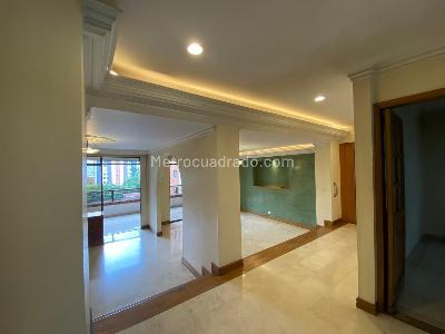 Apartamento de 3 alcobas en venta en El Poblado, Medellín, 254 m² · foto 2 de 16