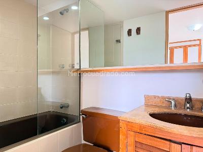 Apartamento de 2 alcobas en venta en El Poblado, Medellín, 86 m² · foto 13 de 15