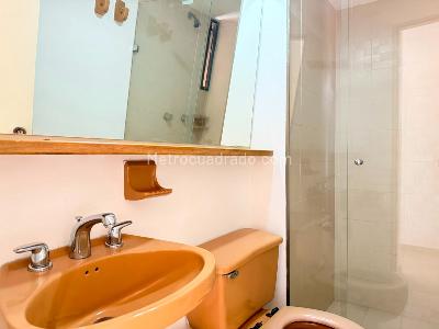 Apartamento de 2 alcobas en venta en El Poblado, Medellín, 86 m² · foto 14 de 15
