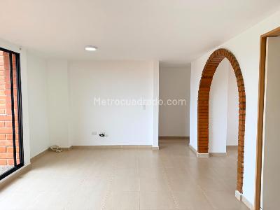 Apartamento de 2 alcobas en venta en El Poblado, Medellín, 86 m² · foto 3 de 15