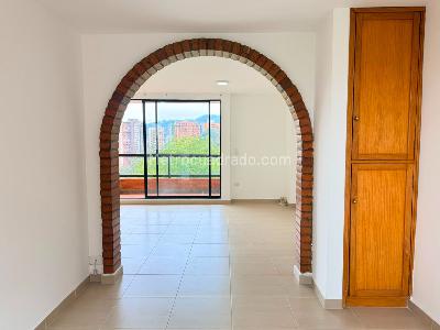 Apartamento de 2 alcobas en venta en El Poblado, Medellín, 86 m² · foto 6 de 15